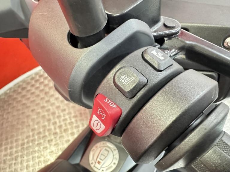 2022 '72' BMW C400 GT 