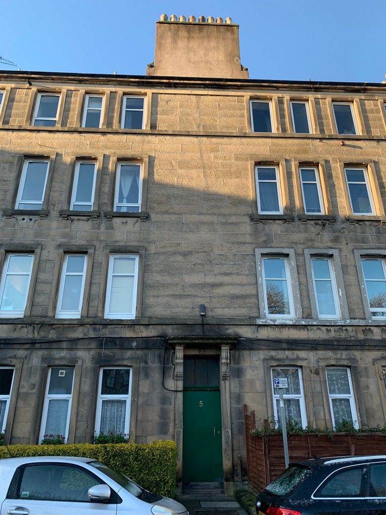 Superb 2 bedroom furnished first floor flat at 5 Murieston Place £1150 PCM