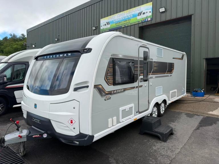 2020 COACHMAN LAZER VOUGE 875 XCEL - 4 BERTH CARAVAN