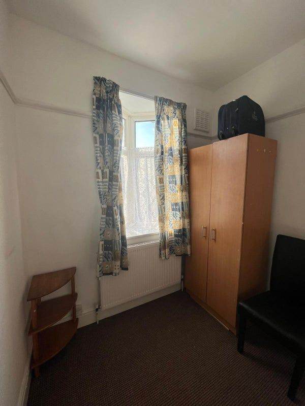 1 bedroom in Rosehill , London sm1 3he