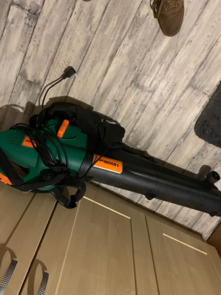 Leaf blower