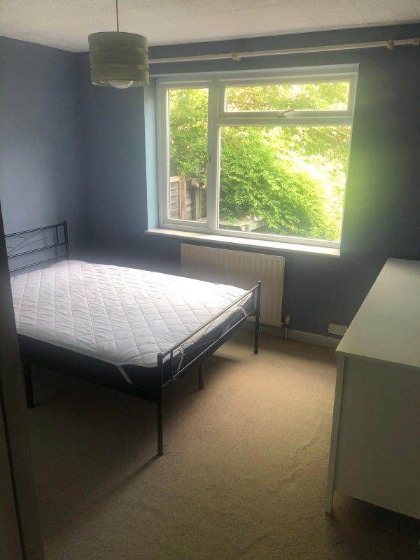 Double Bedroom to rent in Caterham