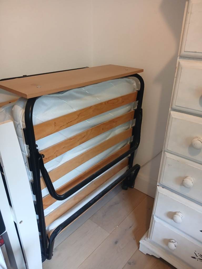Fold out bed