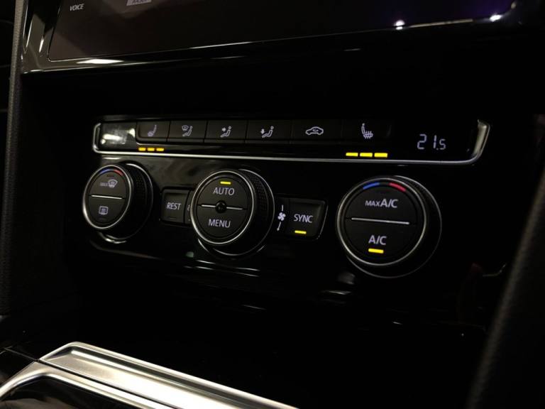 2018 Volkswagen Passat 2.0 TDI R-Line 5dr DSG [Panoramic Roof] [7 Speed] ESTATE DIESEL Automatic