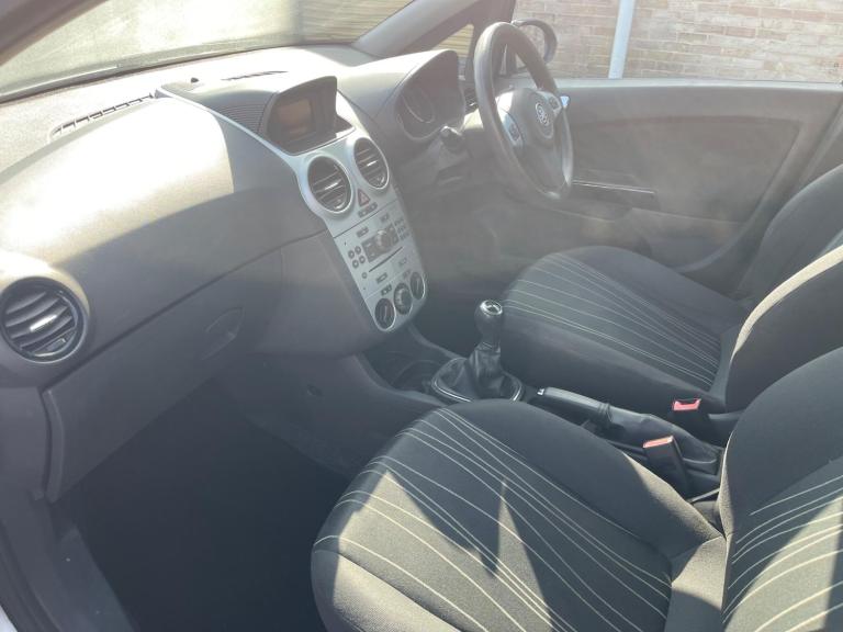 2009 Vauxhall Corsa 1.2i 16v Club 5dr HATCHBACK Petrol Manual