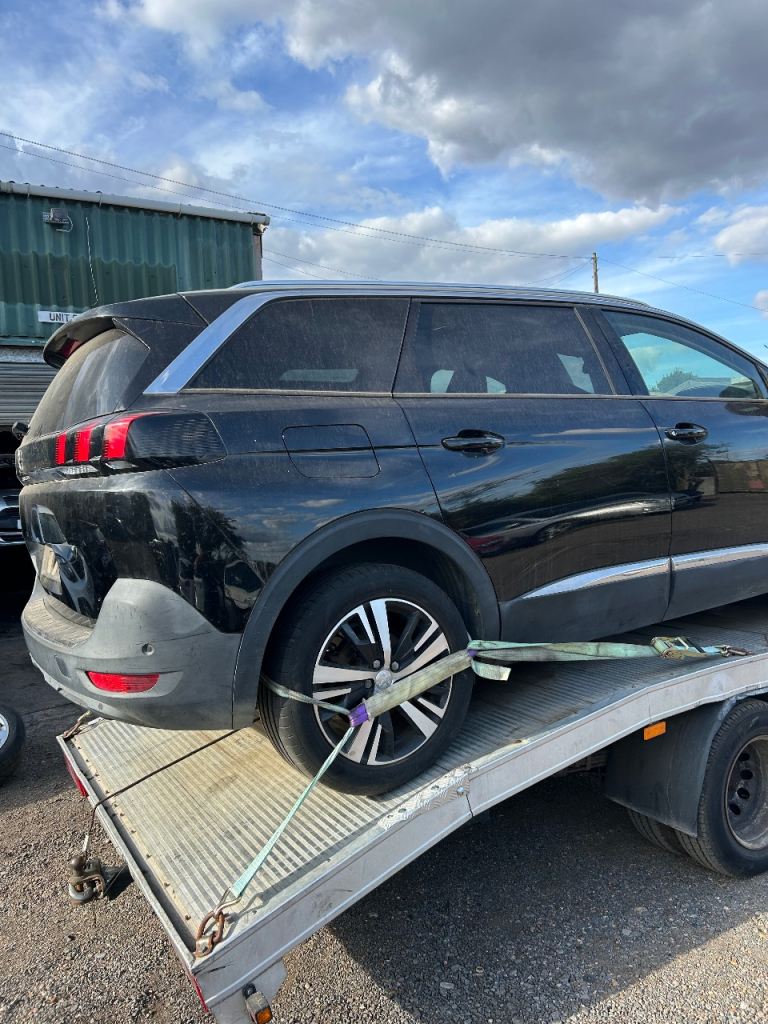 Peugeot 5008 breaking for parts 