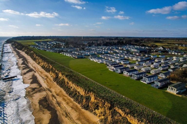 LUXURY LODGE FOR SALE AT BROADLAND SANDS - 11.5 MONTH OWNER SEASON!