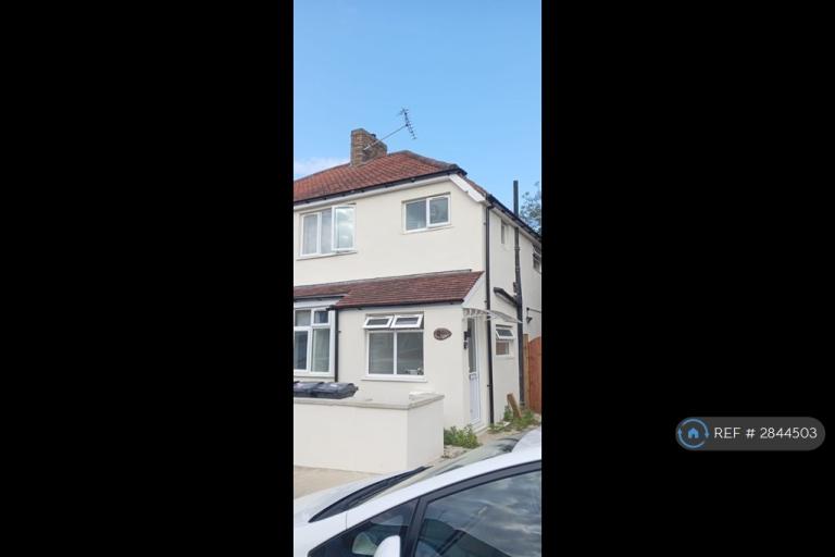 1 bedroom flat in Walnut Tree Road, Hounslow, TW5 (1 bed) (#2844503)