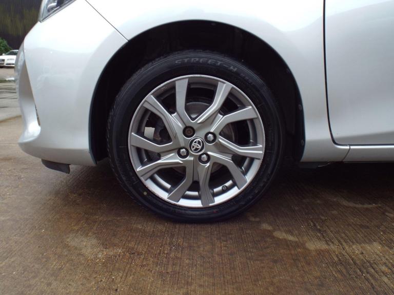  Toyota Yaris 1.33 Dual VVT-i Excel Euro 5 5dr Euro 5 Petrol Manual