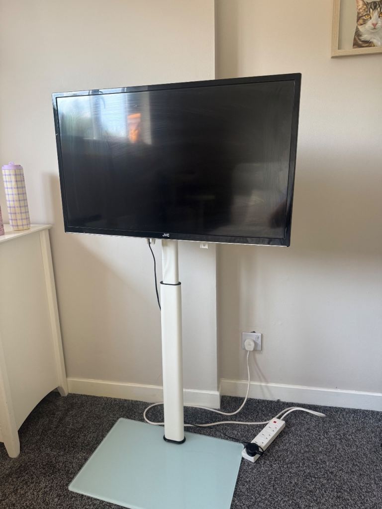 JVC 32” LED Smart TV