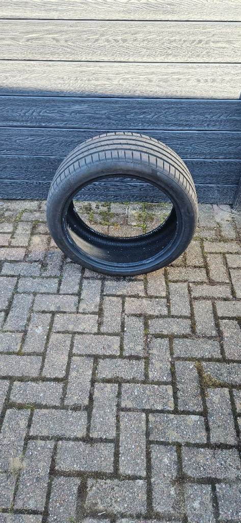 Zelda Archforce Tyre. 225/40/18, 92Y. Excellent Condition.