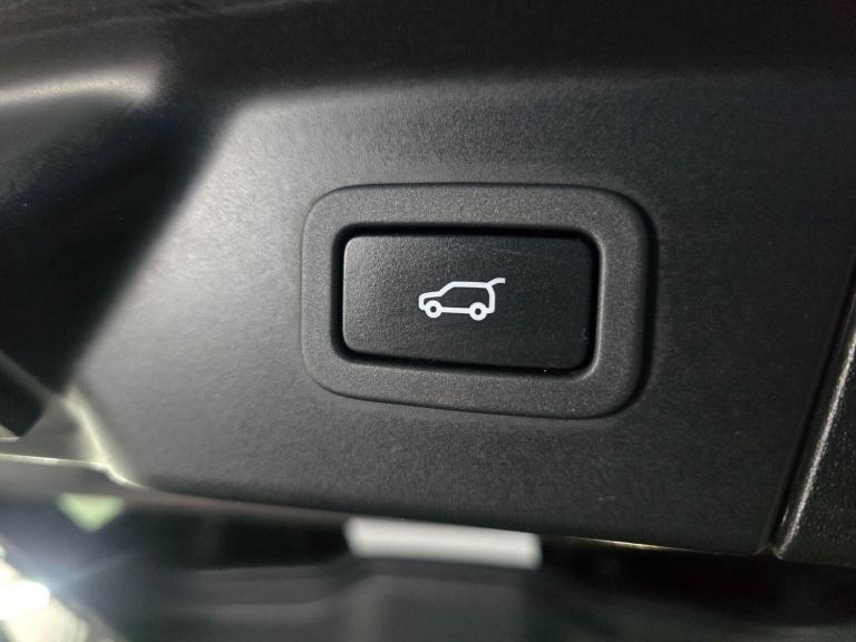 2018 Land Rover Range Rover Velar 3.0 D300 First Edition 5dr Auto ESTATE DIESEL Automatic