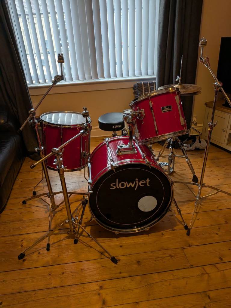 Pearl Export Drum Kit with Stands and Stool – Good Condition