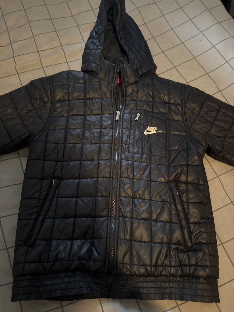 Nike Black Puffer Jacket with Hood – Kids Size 12/13, Good Condition