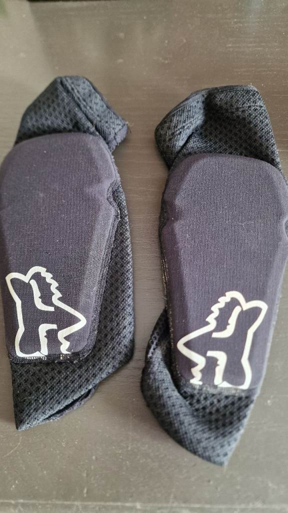Fox Racing Enduro Knee pads and elbow pads / guards