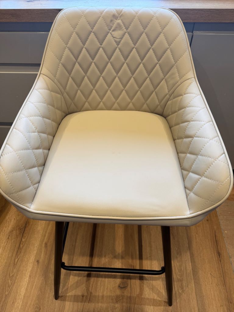 Bar stool / chair