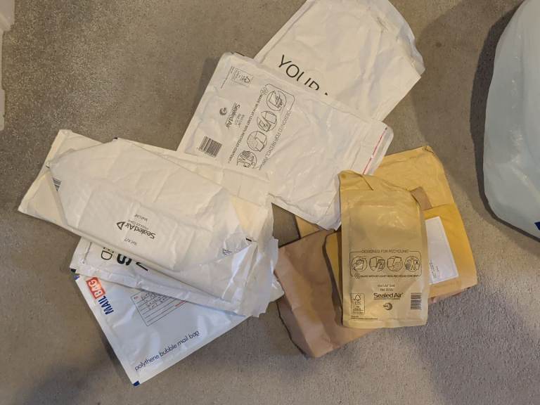 9 Padded Jiffy bags of various sizes