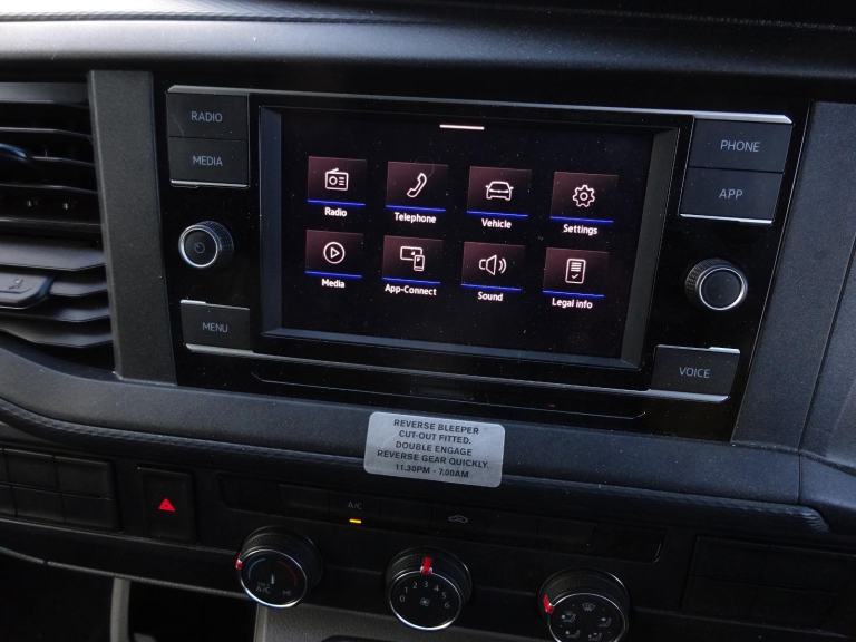 2024 74 REG VOLKSWAGEN TRANSPORTER T30 STARTLINE DIESEL VAN DAMAGED SALVAGE