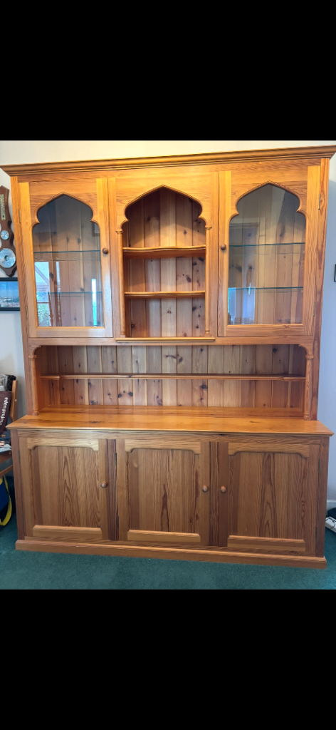 Pine dresser
