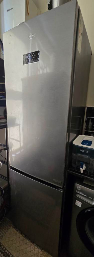 FRIDGE FREEZER FOR SALE