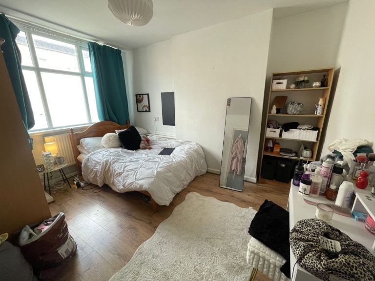 URGENT TENANCY TAKEOVER! - Student house in Central Fallowfield
