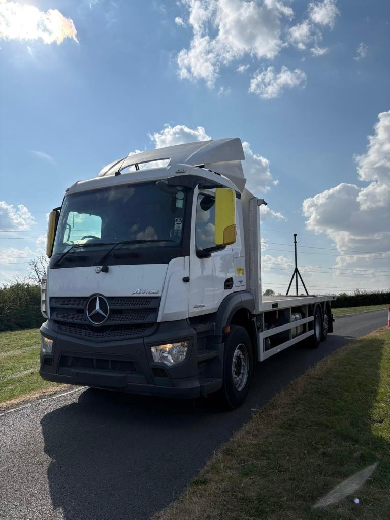 Mercedes-Benz ANTOS Flatbed with moffett attatchments