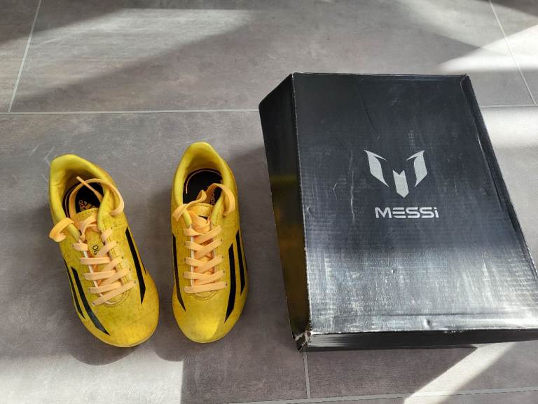 ***Adidas Messi FOOTBALL BOOTS*** Children’s size 10. **Excellent & clean condition** With box. £12