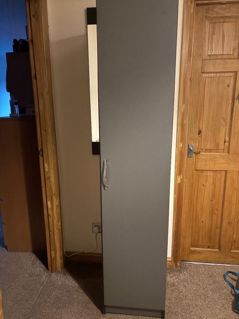 Single wardrobe 