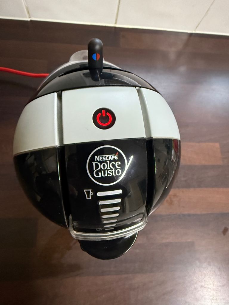   Nescafe  dolce gusto  coffee machine 