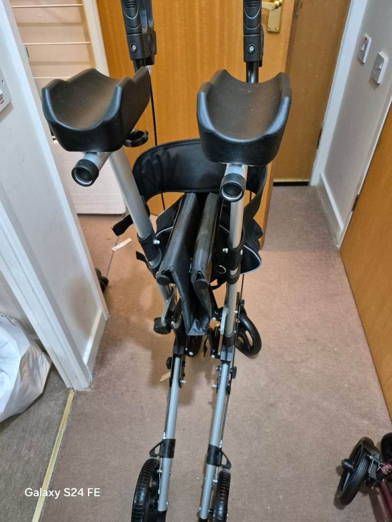 Stand-up walker with rest seat