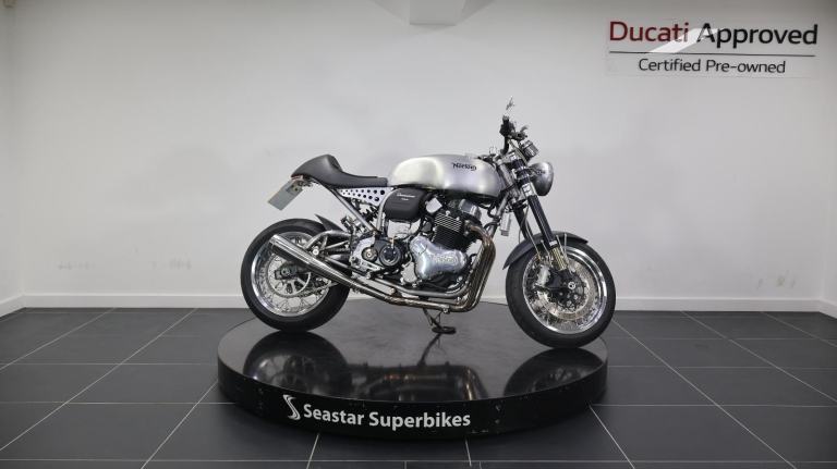 NORTON DOMINATOR NAKED - 2017 - 920 MILES