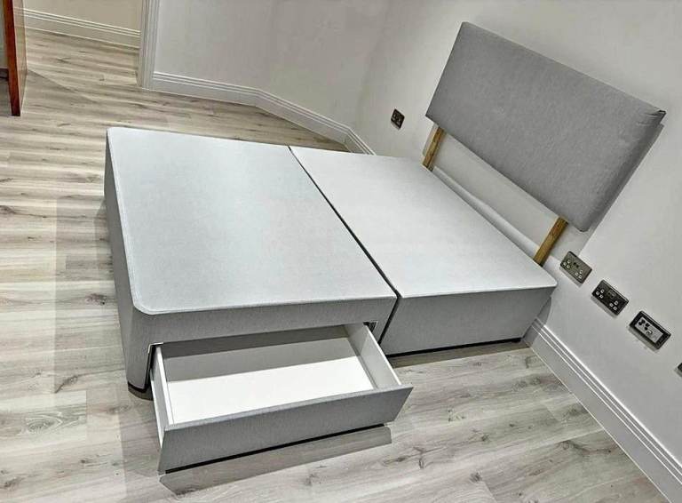 🚨 Flash Sale — Brand New Small Double Size 4ft Divan Bed Base With Built In Drawers 🤝