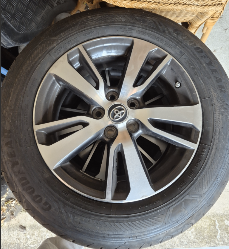 Toyota RAV 4 2015 to 2017 Alloy Wheels and 17 inch tyres