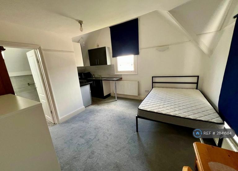 1 bedroom in Bounds Green Road, London, N11 (#2841684)