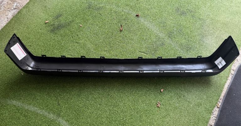 Mercedes 190 rear bumper insert 