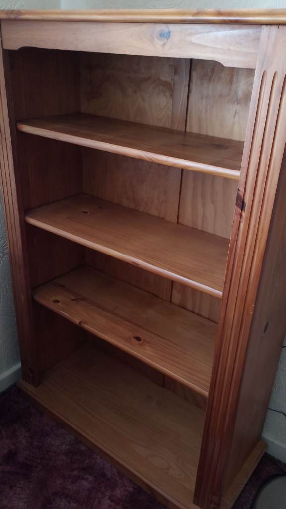 Solid Pine Bookcase with Adjustable Shelves – Good Condition