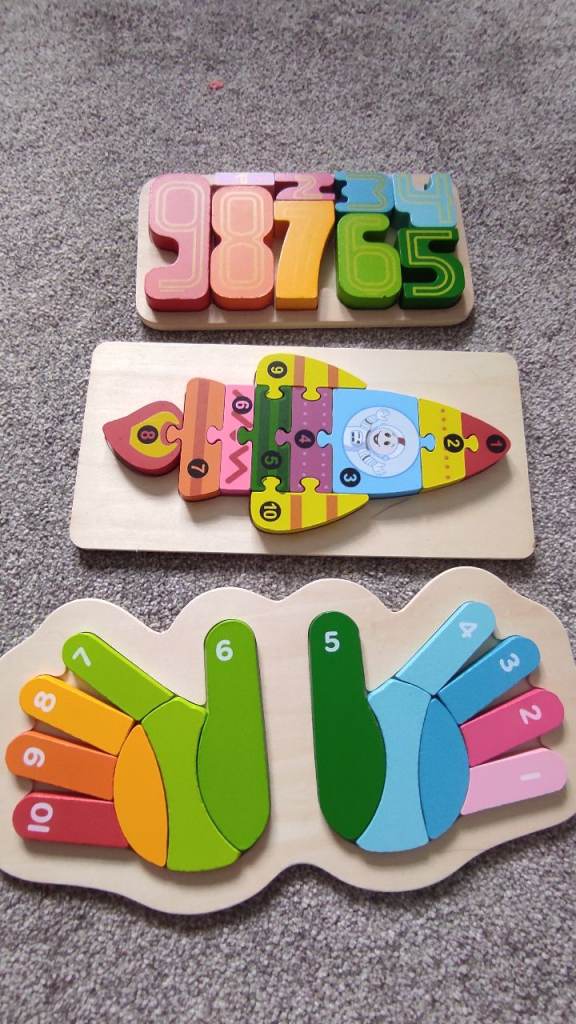 Toddlers wooden jigsaw puzzles 
