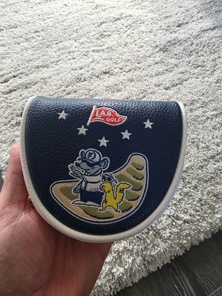 Lab rats limited edition headcover 