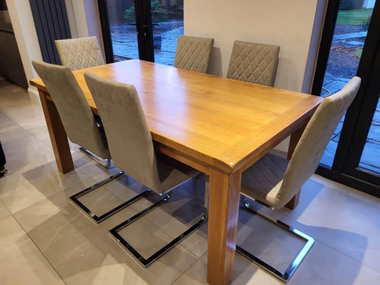 Oak table and 6 chairs dining set