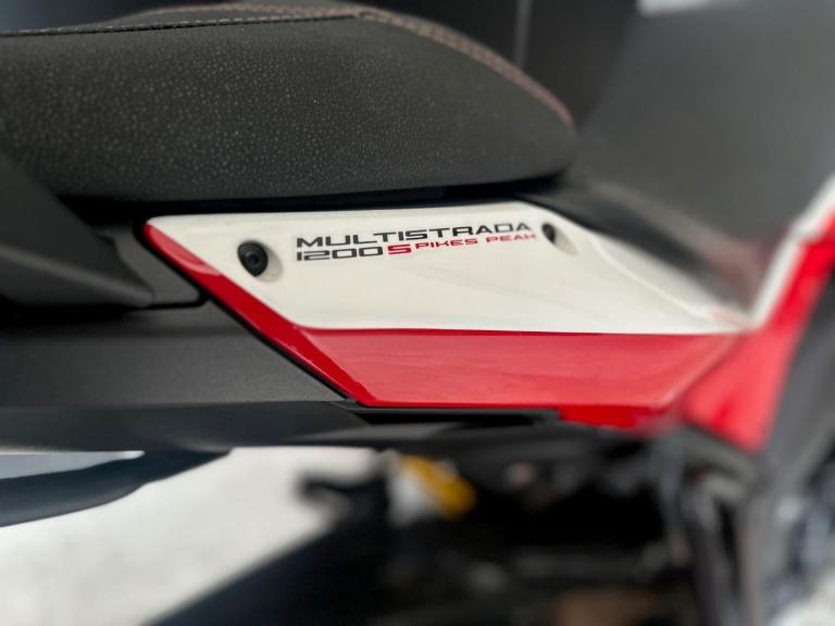 STUNNING 2014/14 DUCATI MULTISTRADA 1200 S PIKES PEAK MOTORCYCLE