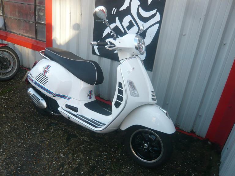 Piaggio Vespa GTS 125 SUPER ONLY 634 MILES 2021 LEARNER LEGAL SCOOTER 50 SH N X 