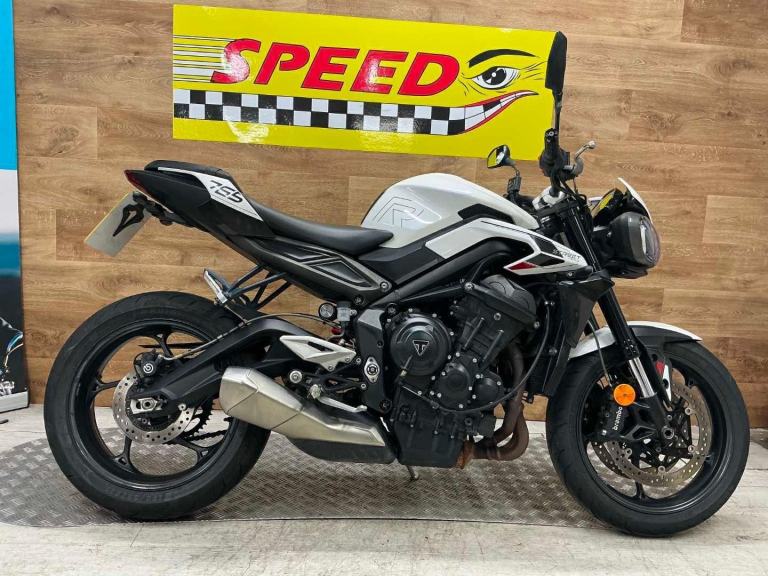TRIUMPH STREET 111 R 2023