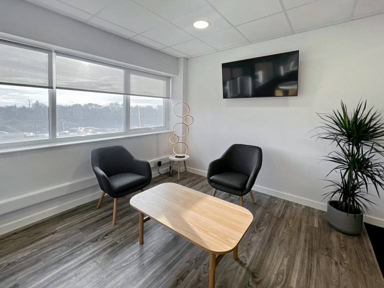 Wigan - WN1 1LP \ Office for Rent with 2 Workstations