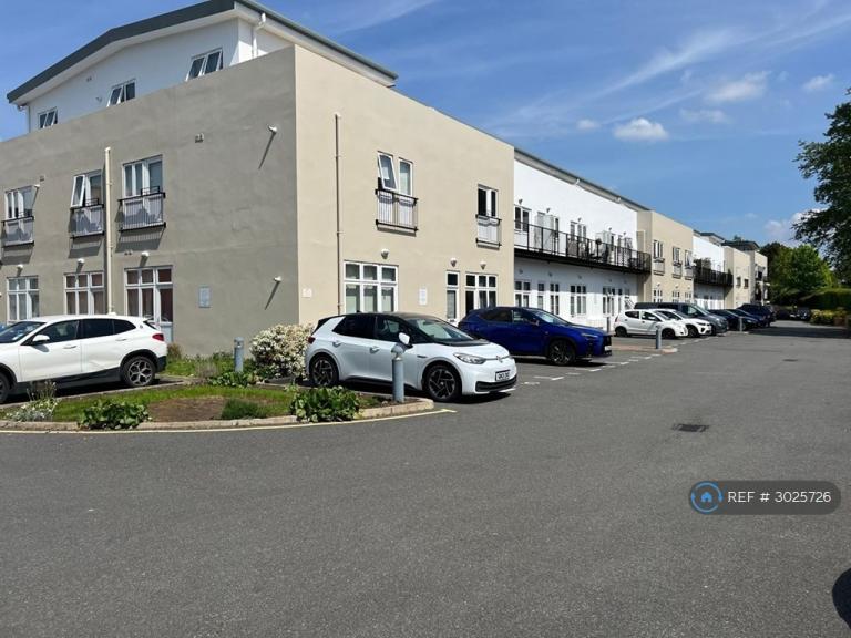 2 bedroom flat in Dwight Road, Watford, WD18 (2 bed) (#3025726)