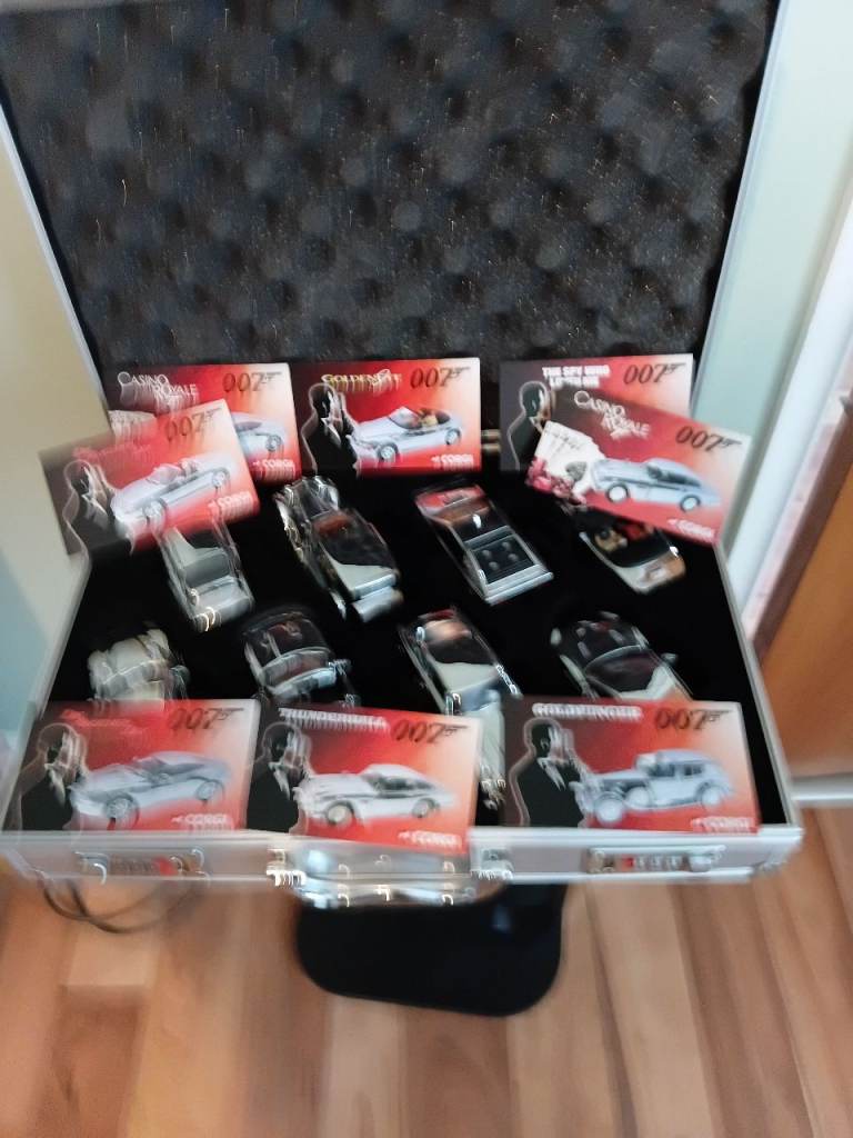 James Bond 007 Car Collection with Case