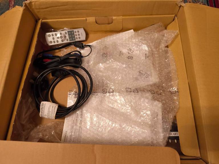 HITACHI ILLUMINA PJ-TX200 HD Ready Projector Home Cinema 