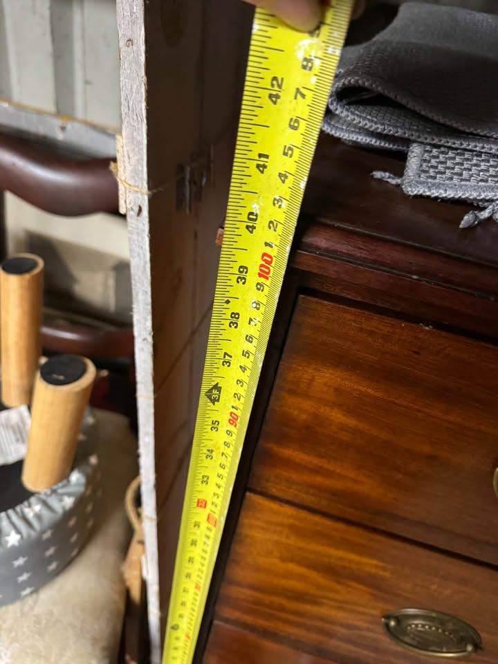 Georgian style chest of drawers