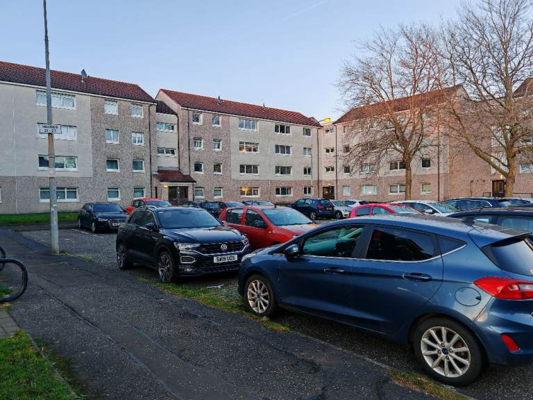 Govan (Riverside apartments) - spacious 3 bedrooms flat for long term let. 
