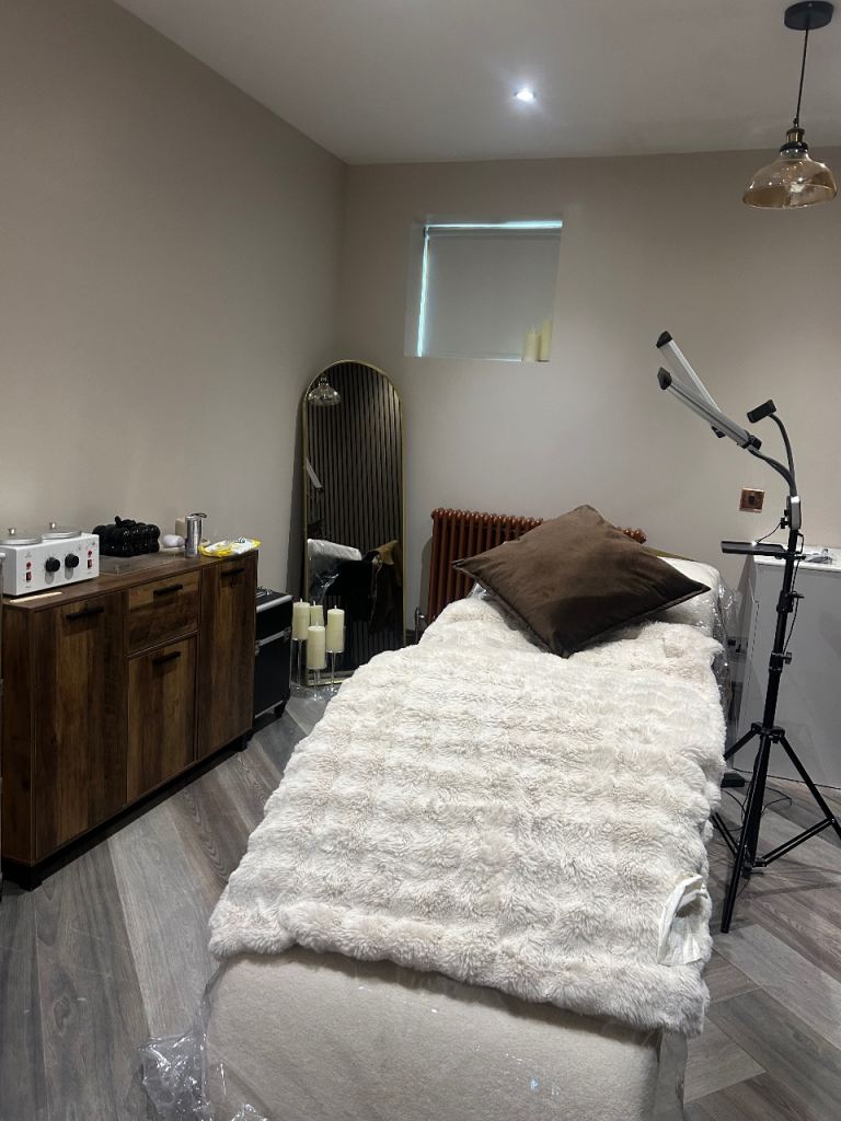 Beauty room to rent in Leeds