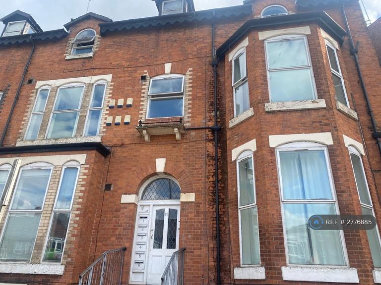 2 bedroom flat in Hathersage Road, Manchester, M13 (2 bed) (#2776885)